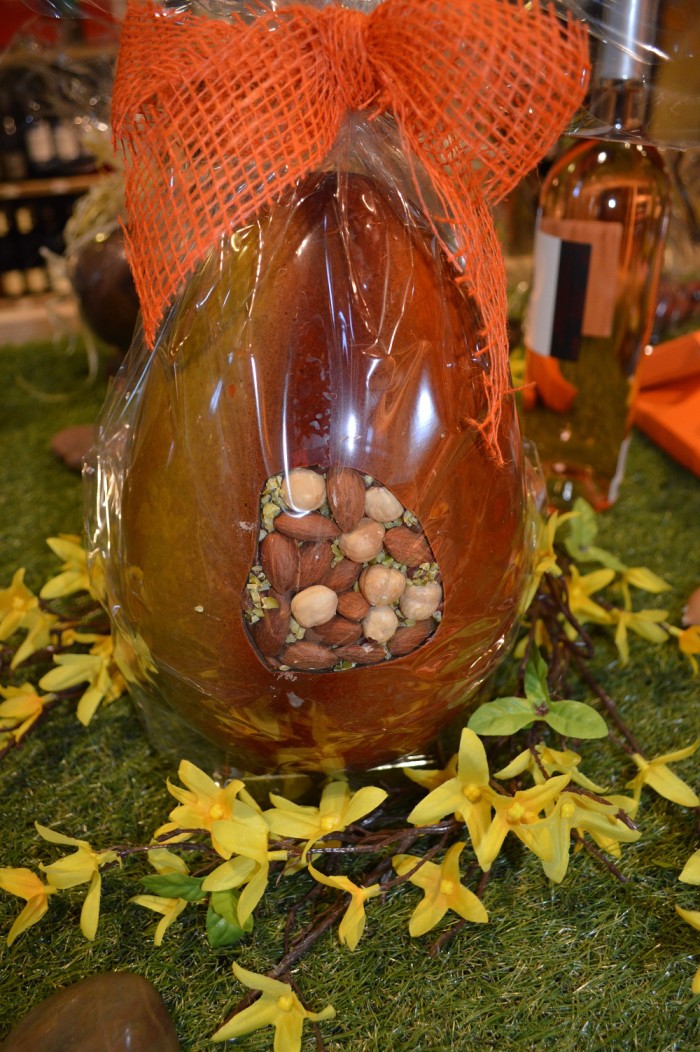 OEUF MENDIANT EN CHOCOLAT